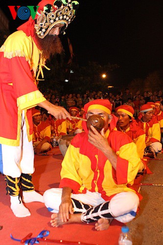 Reproduction de la fête du génie de la pêche typique des provinces du Centre méridional - ảnh 5